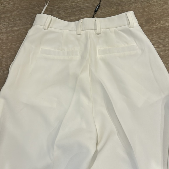 Gorgeous white trousers 💭💕 - Picture 3 of 4